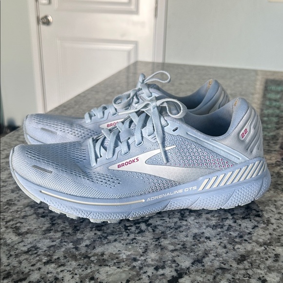 Brooks Shoes - Brooks Adrenaline GTS 22 Women's Running Shoes — Pale Blue with Gray Accents
